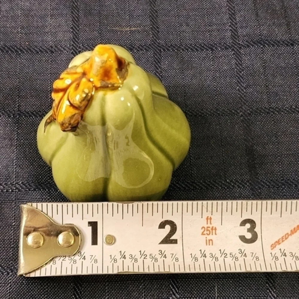 Cracker Barrel Green Pumpkin Salt And Pepper Shakers‎
